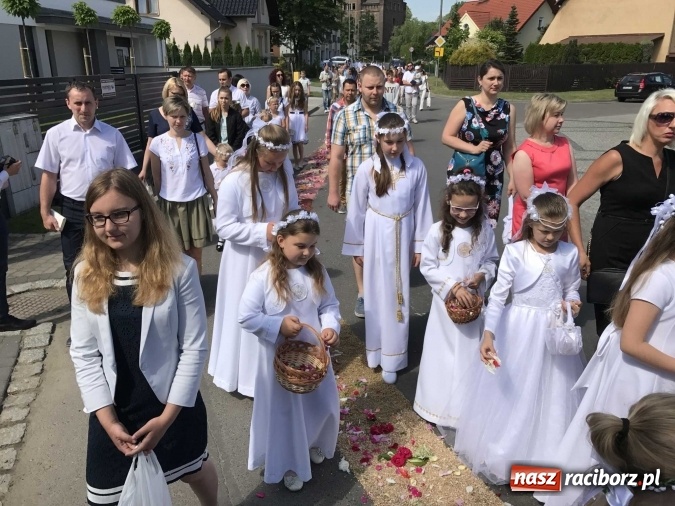 Zdjęcie w galerii na portalu naszraciborz.pl: Boże Ciało na Ostrogu z neoprezbiterem  wiadomości z regionu