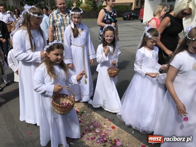 Zdjęcie w galerii na portalu naszraciborz.pl: Boże Ciało na Ostrogu z neoprezbiterem  wiadomości z regionu
