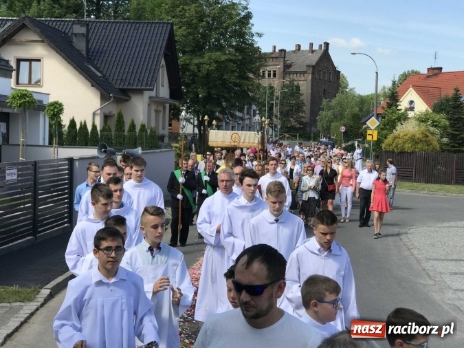 Zdjęcie w galerii na portalu naszraciborz.pl: Boże Ciało na Ostrogu z neoprezbiterem  wiadomości z regionu
