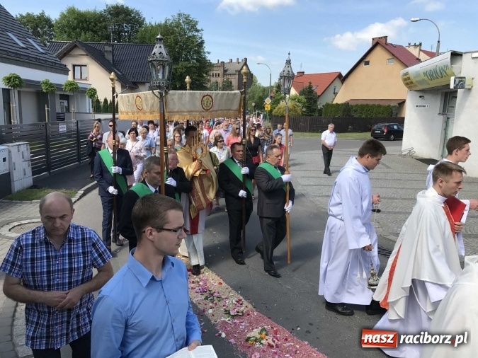 Zdjęcie w galerii na portalu naszraciborz.pl: Boże Ciało na Ostrogu z neoprezbiterem  wiadomości z regionu