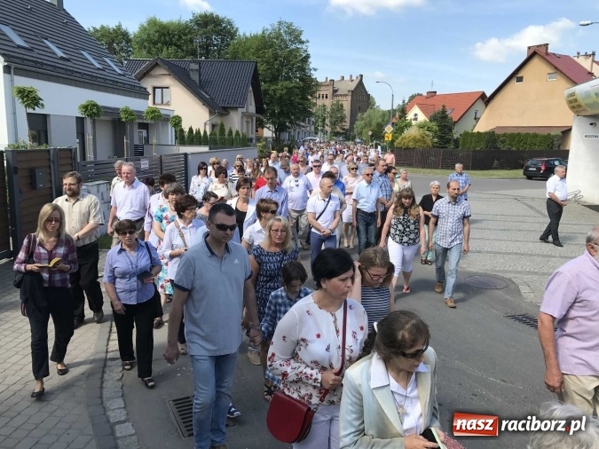 Zdjęcie w galerii na portalu naszraciborz.pl: Boże Ciało na Ostrogu z neoprezbiterem  wiadomości z regionu