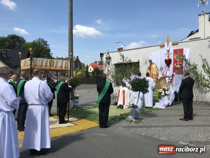 Zdjęcie w galerii na portalu naszraciborz.pl: Boże Ciało na Ostrogu z neoprezbiterem  wiadomości z regionu