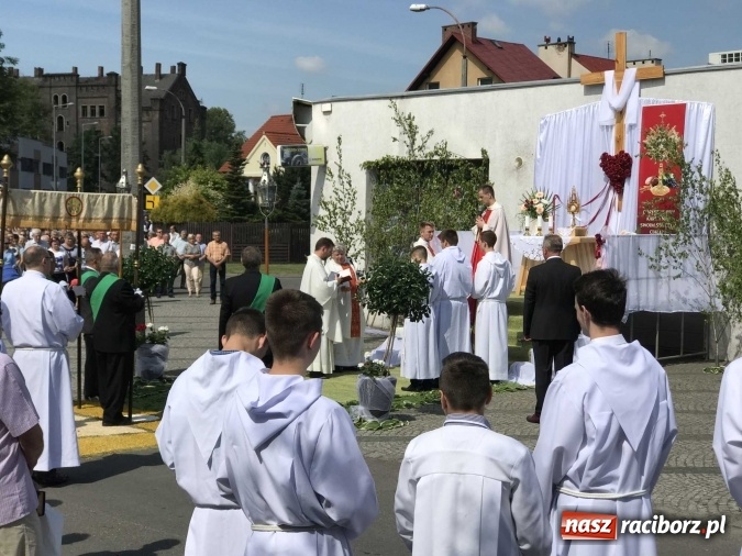 Zdjęcie w galerii na portalu naszraciborz.pl: Boże Ciało na Ostrogu z neoprezbiterem  wiadomości z regionu