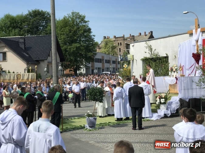 Zdjęcie w galerii na portalu naszraciborz.pl: Boże Ciało na Ostrogu z neoprezbiterem  wiadomości z regionu