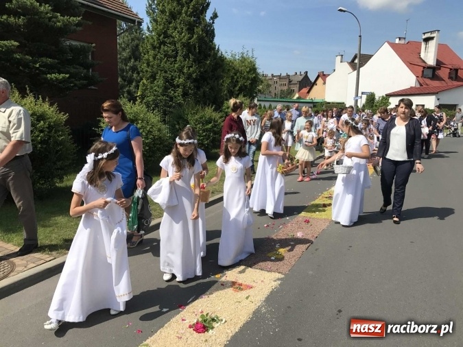 Zdjęcie w galerii na portalu naszraciborz.pl: Boże Ciało na Ostrogu z neoprezbiterem  wiadomości z regionu