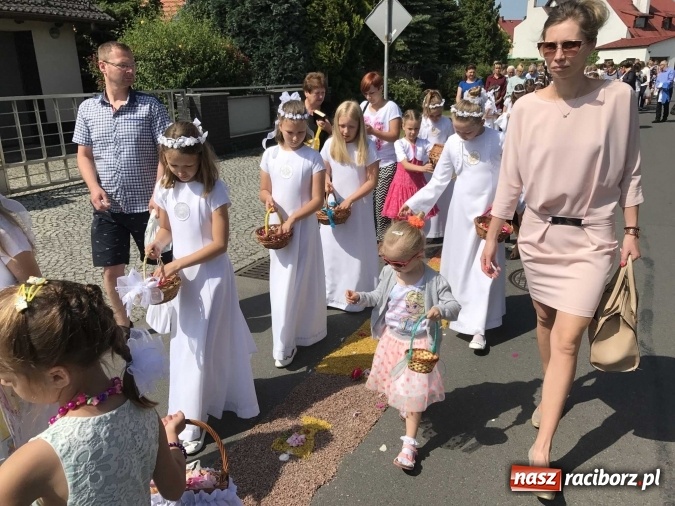 Zdjęcie w galerii na portalu naszraciborz.pl: Boże Ciało na Ostrogu z neoprezbiterem  wiadomości z regionu