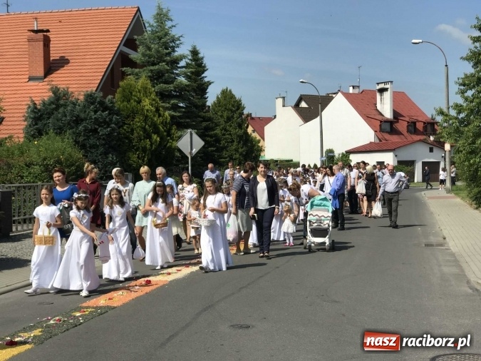 Zdjęcie w galerii na portalu naszraciborz.pl: Boże Ciało na Ostrogu z neoprezbiterem  wiadomości z regionu