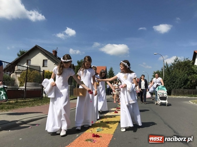 Zdjęcie w galerii na portalu naszraciborz.pl: Boże Ciało na Ostrogu z neoprezbiterem  wiadomości z regionu