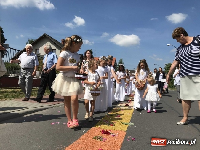 Zdjęcie w galerii na portalu naszraciborz.pl: Boże Ciało na Ostrogu z neoprezbiterem  wiadomości z regionu