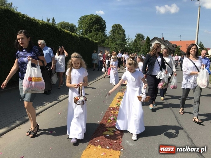 Zdjęcie w galerii na portalu naszraciborz.pl: Boże Ciało na Ostrogu z neoprezbiterem  wiadomości z regionu