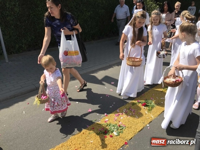 Zdjęcie w galerii na portalu naszraciborz.pl: Boże Ciało na Ostrogu z neoprezbiterem  wiadomości z regionu