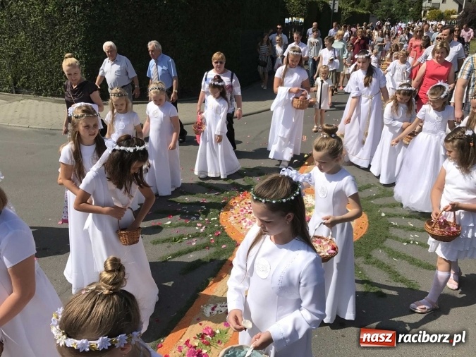 Zdjęcie w galerii na portalu naszraciborz.pl: Boże Ciało na Ostrogu z neoprezbiterem  wiadomości z regionu