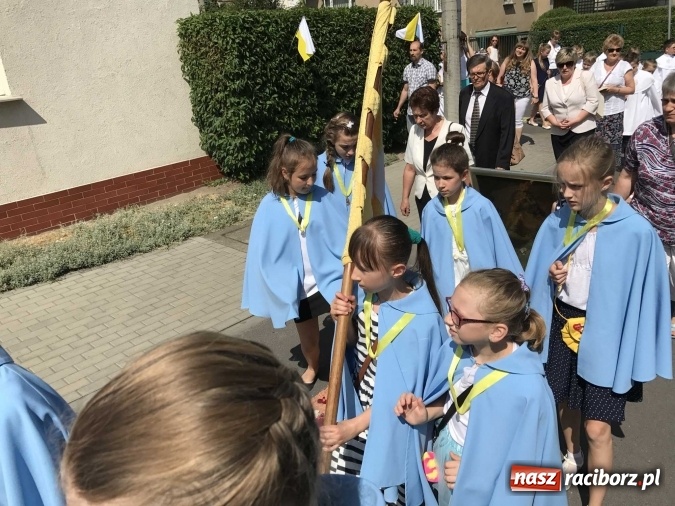 Zdjęcie w galerii na portalu naszraciborz.pl: Boże Ciało na Ostrogu z neoprezbiterem  wiadomości z regionu