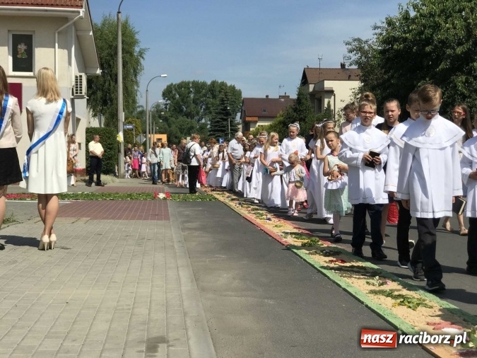 Zdjęcie w galerii na portalu naszraciborz.pl: Boże Ciało na Ostrogu z neoprezbiterem  wiadomości z regionu