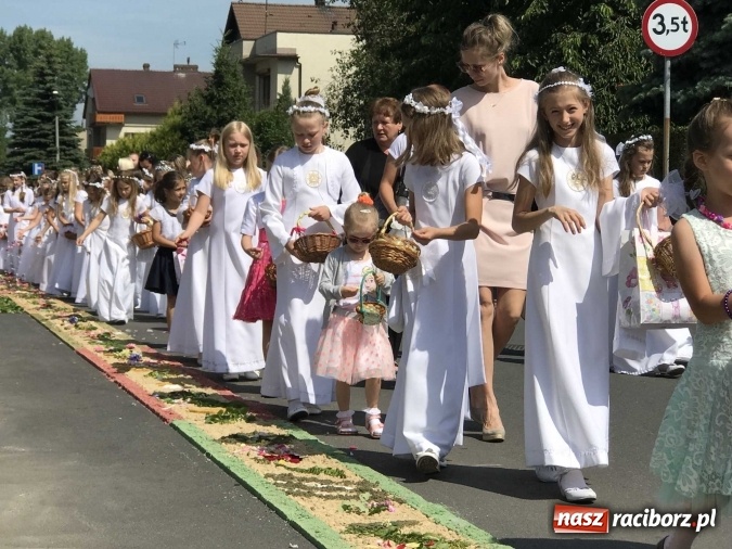 Zdjęcie w galerii na portalu naszraciborz.pl: Boże Ciało na Ostrogu z neoprezbiterem  wiadomości z regionu