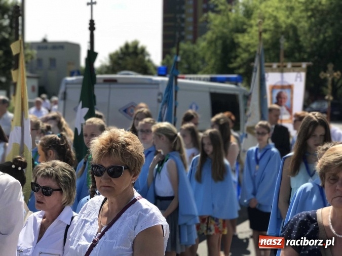 Zdjęcie w galerii na portalu naszraciborz.pl: Boże Ciało na Ostrogu z neoprezbiterem  wiadomości z regionu