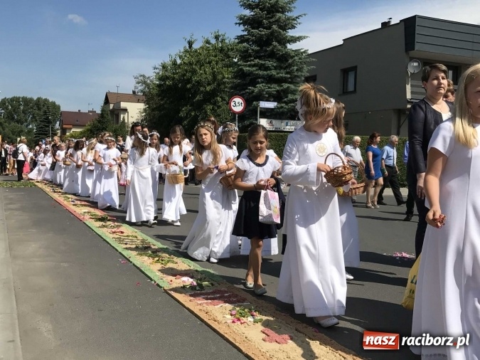 Zdjęcie w galerii na portalu naszraciborz.pl: Boże Ciało na Ostrogu z neoprezbiterem  wiadomości z regionu