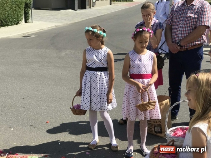 Zdjęcie w galerii na portalu naszraciborz.pl: Boże Ciało na Ostrogu z neoprezbiterem  wiadomości z regionu