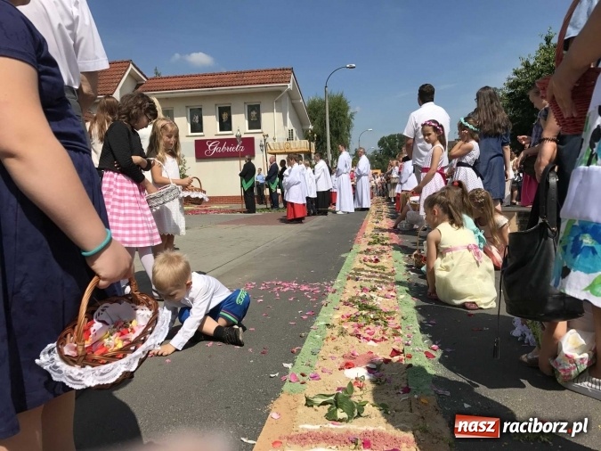 Zdjęcie w galerii na portalu naszraciborz.pl: Boże Ciało na Ostrogu z neoprezbiterem  wiadomości z regionu