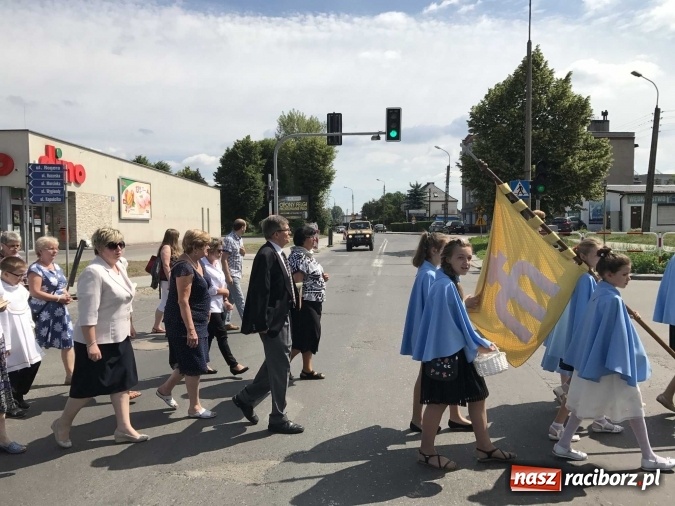 Zdjęcie w galerii na portalu naszraciborz.pl: Boże Ciało na Ostrogu z neoprezbiterem  wiadomości z regionu