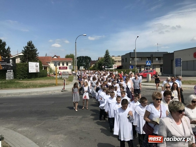 Zdjęcie w galerii na portalu naszraciborz.pl: Boże Ciało na Ostrogu z neoprezbiterem  wiadomości z regionu