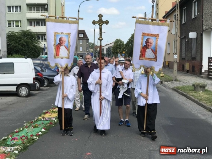 Zdjęcie w galerii na portalu naszraciborz.pl: Boże Ciało na Ostrogu z neoprezbiterem  wiadomości z regionu