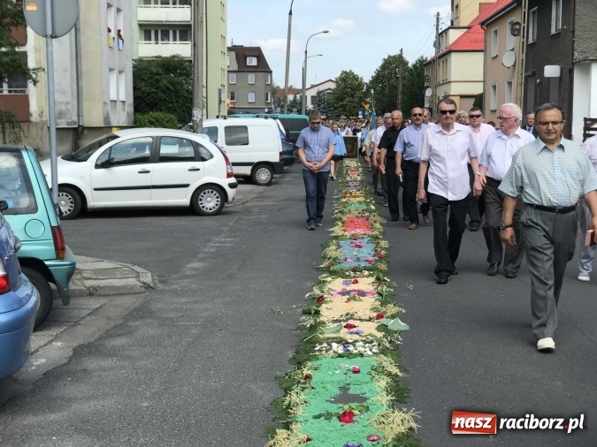 Zdjęcie w galerii na portalu naszraciborz.pl: Boże Ciało na Ostrogu z neoprezbiterem  wiadomości z regionu