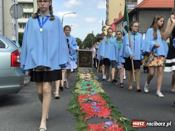 Zdjęcie w galerii na portalu naszraciborz.pl: Boże Ciało na Ostrogu z neoprezbiterem  wiadomości z regionu