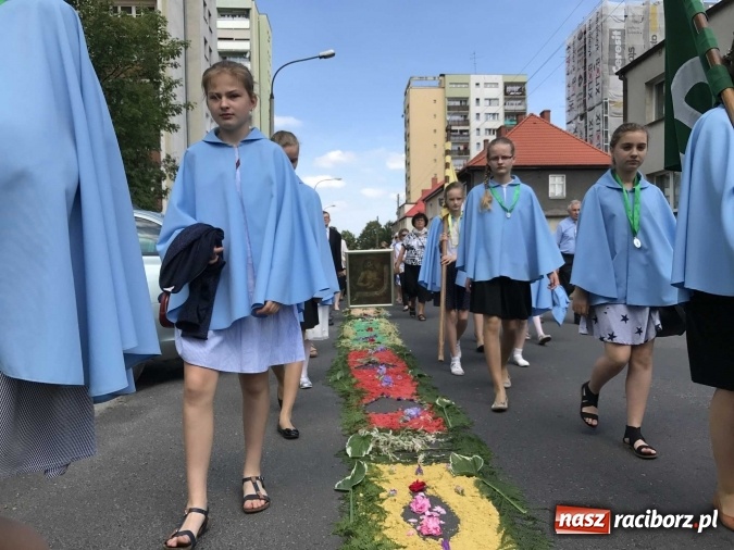 Zdjęcie w galerii na portalu naszraciborz.pl: Boże Ciało na Ostrogu z neoprezbiterem  wiadomości z regionu