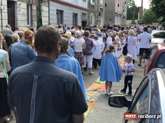 Zdjęcie w galerii na portalu naszraciborz.pl: Boże Ciało na Ostrogu z neoprezbiterem  wiadomości z regionu