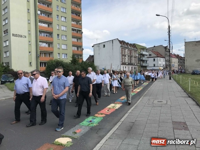 Zdjęcie w galerii na portalu naszraciborz.pl: Boże Ciało na Ostrogu z neoprezbiterem  wiadomości z regionu