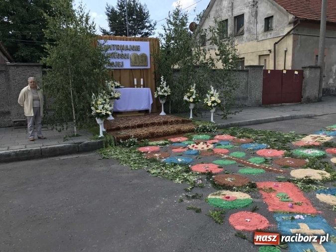 Zdjęcie w galerii na portalu naszraciborz.pl: Boże Ciało na Ostrogu z neoprezbiterem  wiadomości z regionu