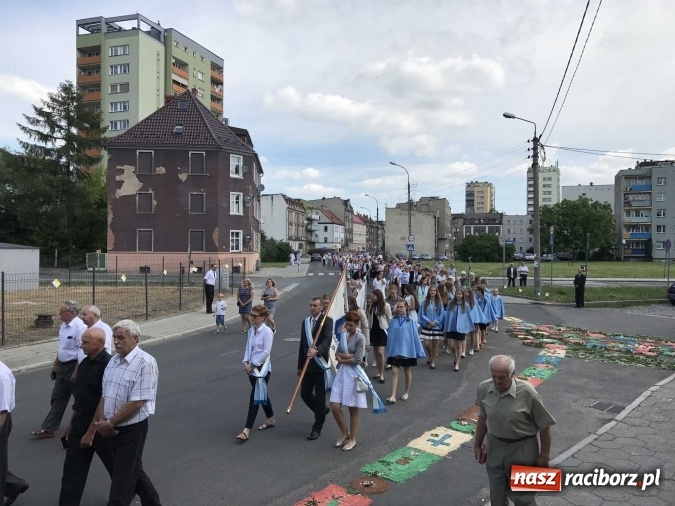 Zdjęcie w galerii na portalu naszraciborz.pl: Boże Ciało na Ostrogu z neoprezbiterem  wiadomości z regionu