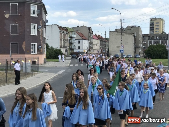 Zdjęcie w galerii na portalu naszraciborz.pl: Boże Ciało na Ostrogu z neoprezbiterem  wiadomości z regionu