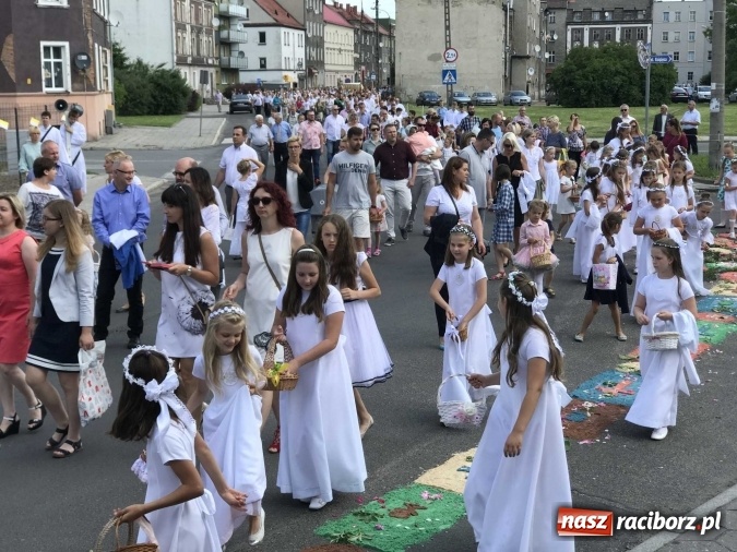 Zdjęcie w galerii na portalu naszraciborz.pl: Boże Ciało na Ostrogu z neoprezbiterem  wiadomości z regionu