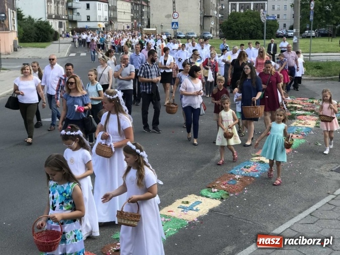 Zdjęcie w galerii na portalu naszraciborz.pl: Boże Ciało na Ostrogu z neoprezbiterem  wiadomości z regionu