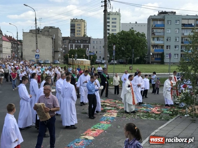 Zdjęcie w galerii na portalu naszraciborz.pl: Boże Ciało na Ostrogu z neoprezbiterem  wiadomości z regionu