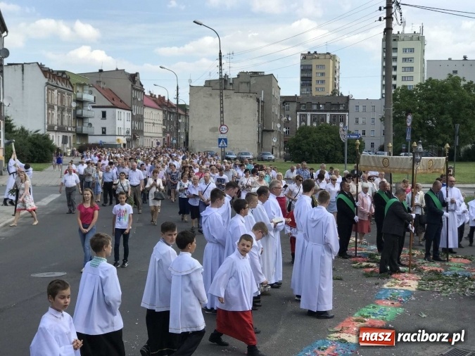 Zdjęcie w galerii na portalu naszraciborz.pl: Boże Ciało na Ostrogu z neoprezbiterem  wiadomości z regionu