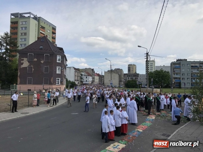 Zdjęcie w galerii na portalu naszraciborz.pl: Boże Ciało na Ostrogu z neoprezbiterem  wiadomości z regionu