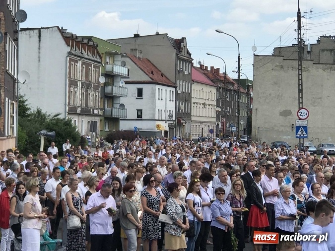 Zdjęcie w galerii na portalu naszraciborz.pl: Boże Ciało na Ostrogu z neoprezbiterem  wiadomości z regionu