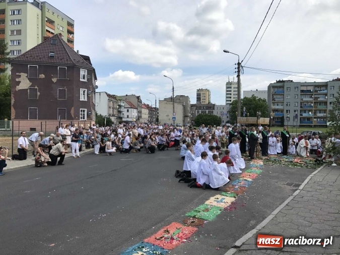 Zdjęcie w galerii na portalu naszraciborz.pl: Boże Ciało na Ostrogu z neoprezbiterem  wiadomości z regionu