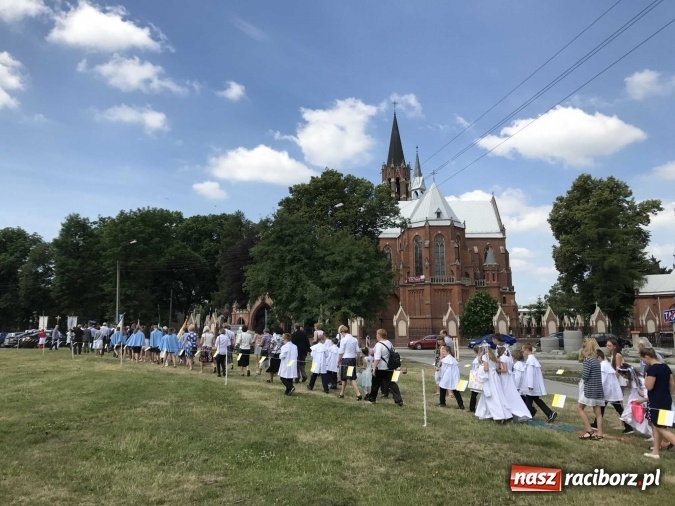 Zdjęcie w galerii na portalu naszraciborz.pl: Boże Ciało na Ostrogu z neoprezbiterem  wiadomości z regionu