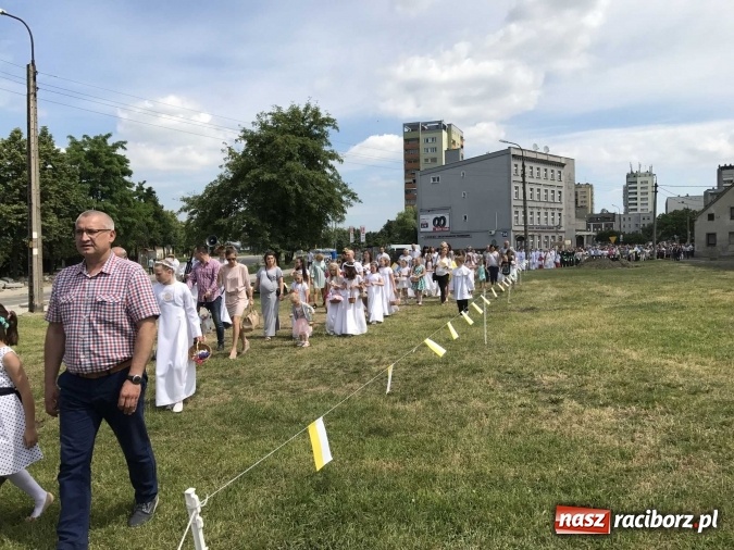Zdjęcie w galerii na portalu naszraciborz.pl: Boże Ciało na Ostrogu z neoprezbiterem  wiadomości z regionu