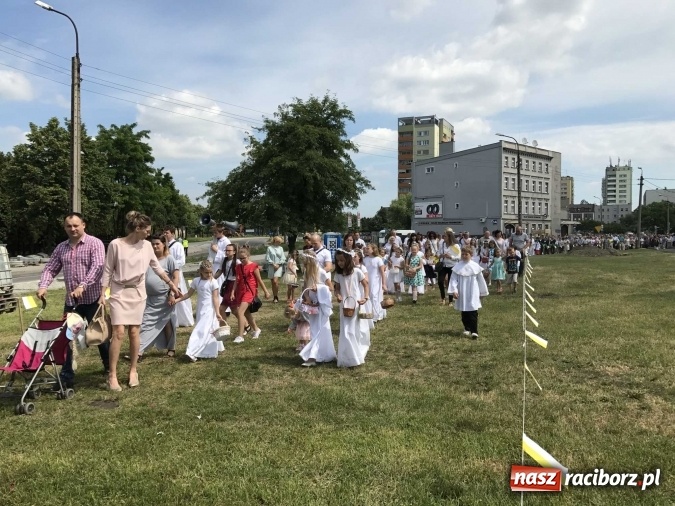Zdjęcie w galerii na portalu naszraciborz.pl: Boże Ciało na Ostrogu z neoprezbiterem  wiadomości z regionu