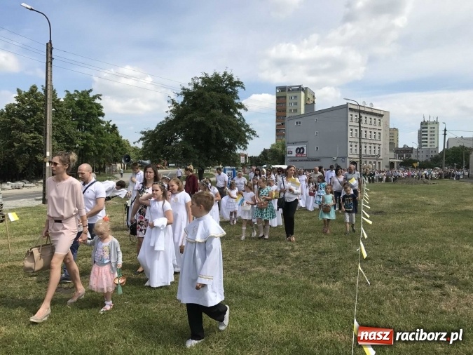 Zdjęcie w galerii na portalu naszraciborz.pl: Boże Ciało na Ostrogu z neoprezbiterem  wiadomości z regionu