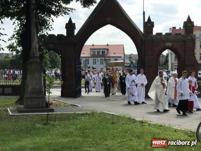Zdjęcie w galerii na portalu naszraciborz.pl: Boże Ciało na Ostrogu z neoprezbiterem  wiadomości z regionu