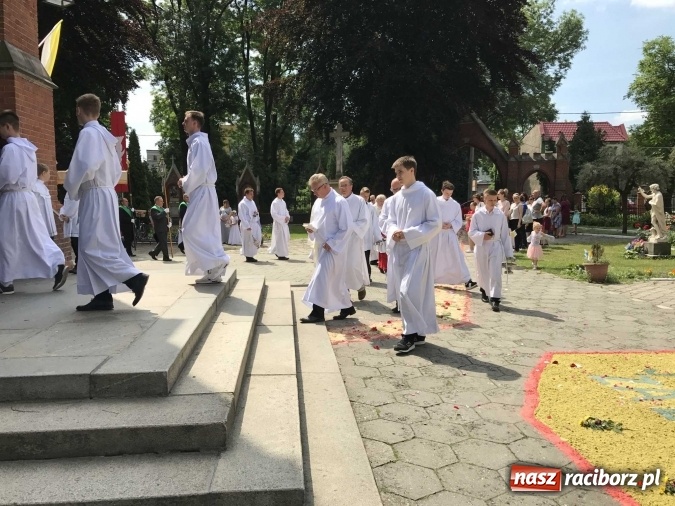 Zdjęcie w galerii na portalu naszraciborz.pl: Boże Ciało na Ostrogu z neoprezbiterem  wiadomości z regionu