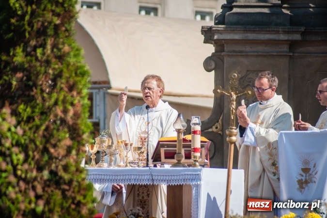 Zdjęcie w galerii na portalu naszraciborz.pl: Boże Ciało w parafii WNMP przy Rynku  wiadomości z regionu