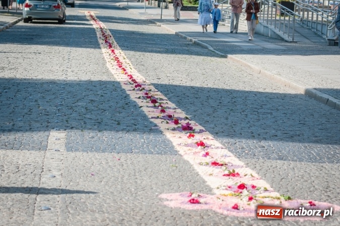 Zdjęcie w galerii na portalu naszraciborz.pl: Boże Ciało w parafii WNMP przy Rynku  wiadomości z regionu