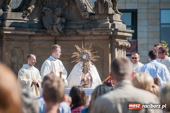 Zdjęcie w galerii na portalu naszraciborz.pl: Boże Ciało w parafii WNMP przy Rynku  wiadomości z regionu